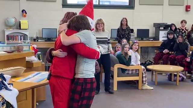 Derry, New Hampshire soldier surprises kids at school - Vimarsana News