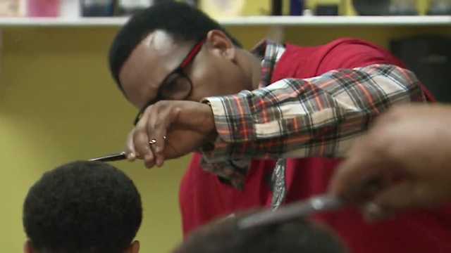 Grammy award-winning artist offering 20 scholarships to southern Indiana barber academy - Vimarsana News