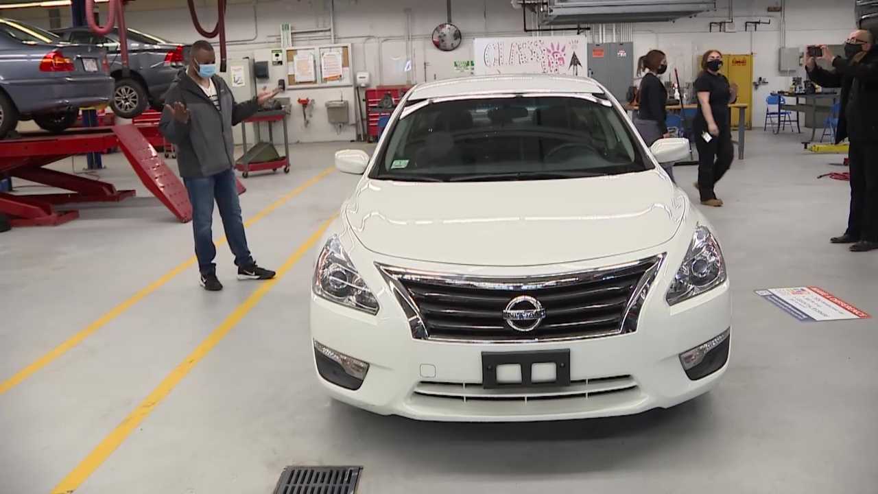 Massachusetts veteran receives donated car refurbished by students - Vimarsana News