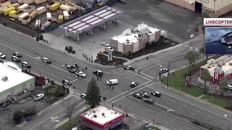 Driver dies after crashing into North Highlands light pole