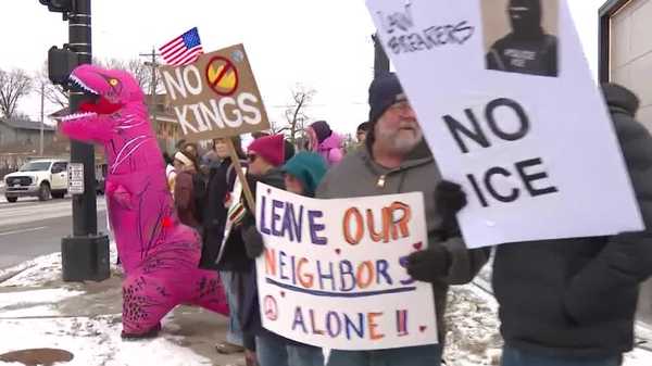iowans protest in grinnell against minnesota immigration efforts