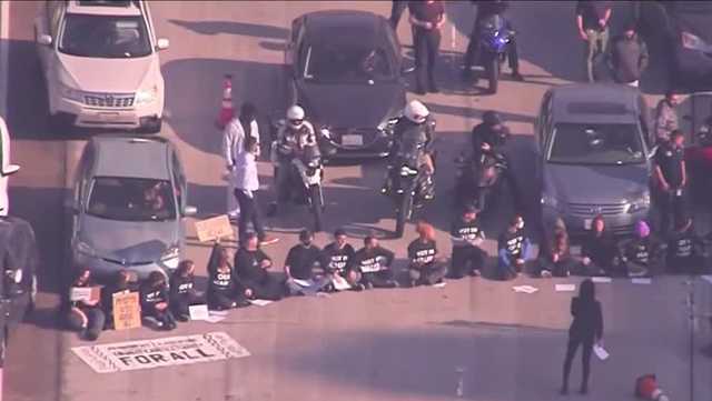 Protesters calling for cease-fire block major freeway in Los Angeles - Vimarsana News