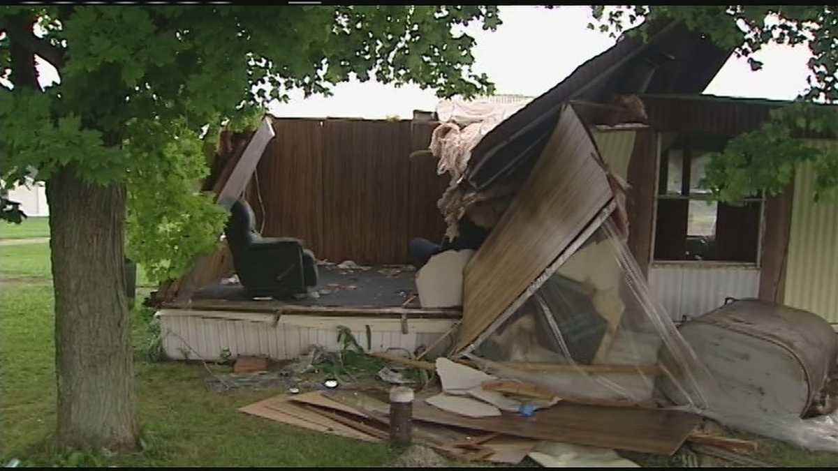 Weak tornado damages Hillsboro homes