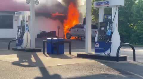 North Carolina: Video shows gas station on fire after truck goes up in flames - Vimarsana News