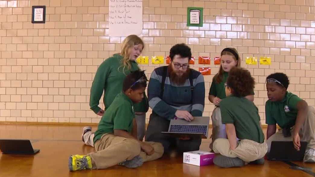 Des Moines students create drones inspired by NASA's Artemis II mission