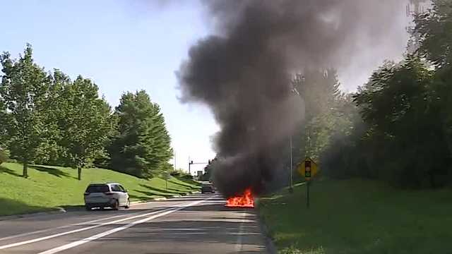 VIDEO: Kansas City firefighters battle car fire - Vimarsana News