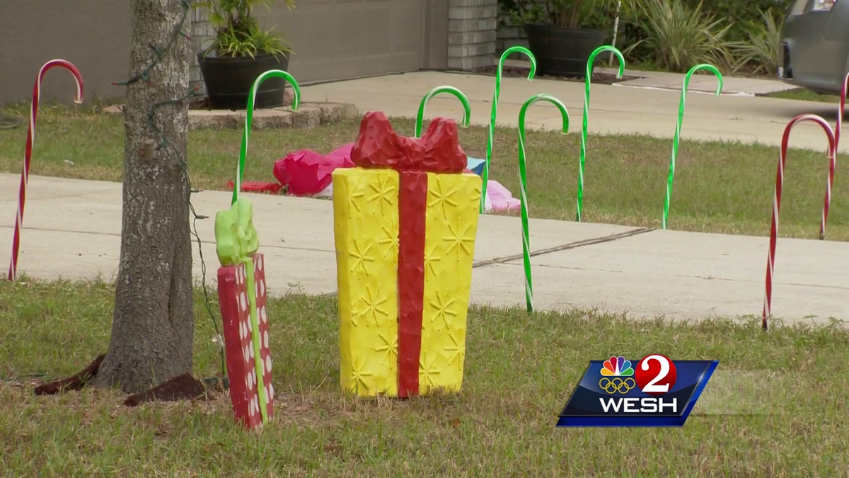 Christmas decorations stolen from Deltona residents, deputies say