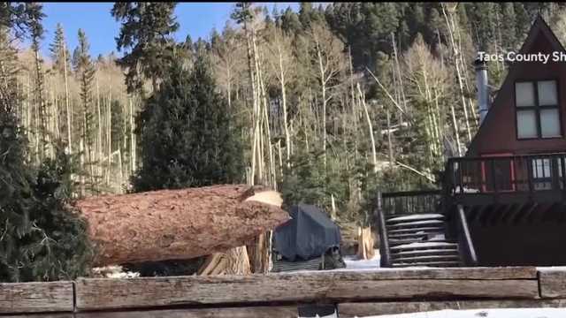 Residents clean up after massive storm hits Taos - Vimarsana News