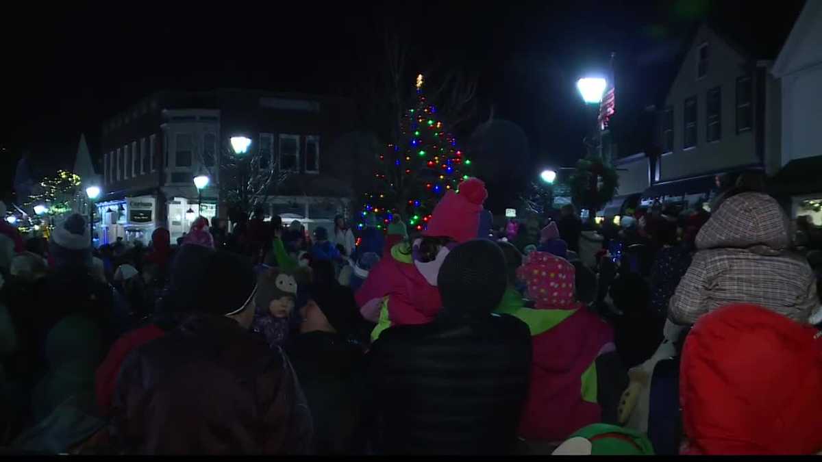Hundreds gather in Kennebunk for annual Christmas tree lighting