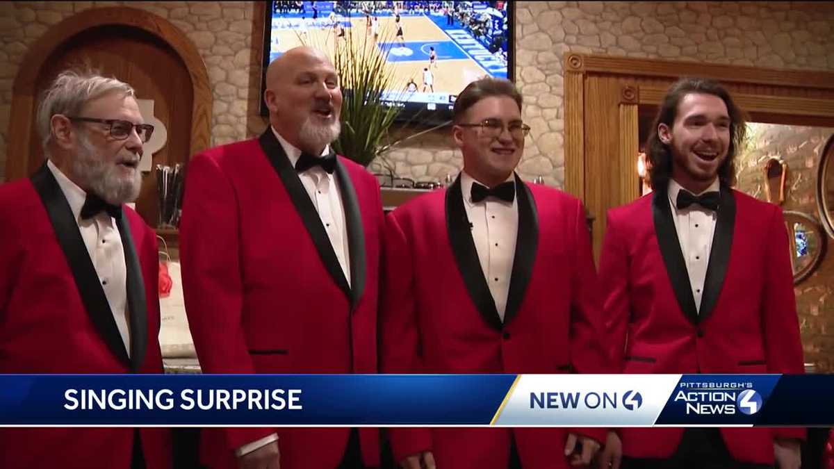 四重奏歌手为庆祝50周年的Monroeville夫妇献唱
