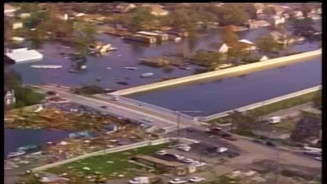 2005: Raw aerials of 17th Street Canal after Hurricane Katrina, Rita