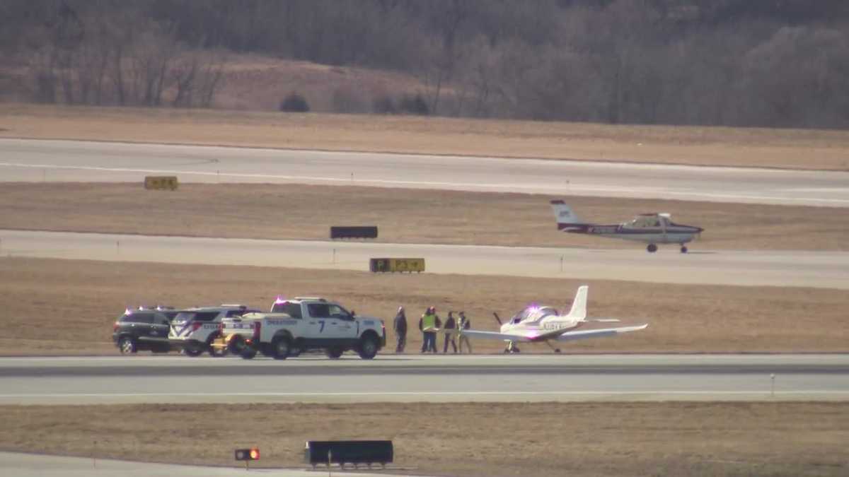 Plane leaves runway at Des Moines airport