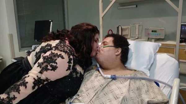 couple marries in hospital