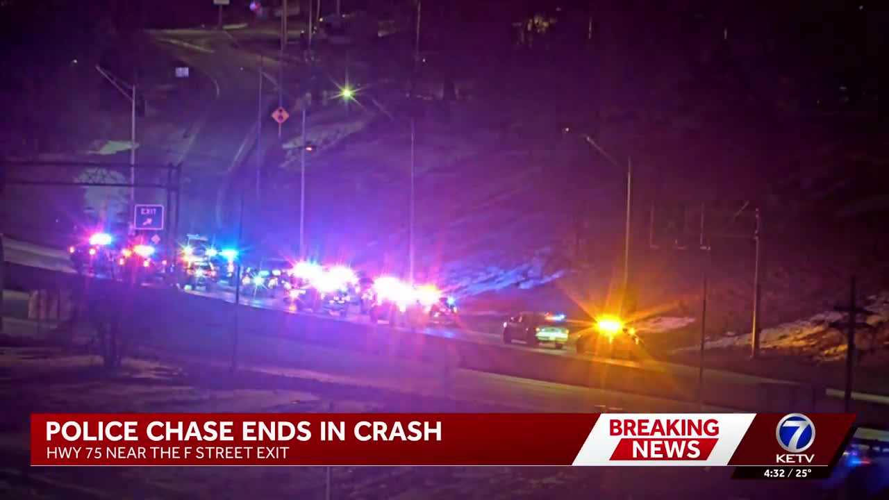 Omaha police chase alleged reckless driver that crashed on Highway 75