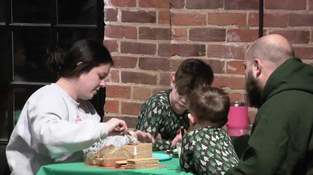 Iowa nonprofit hosts family gingerbread house competition