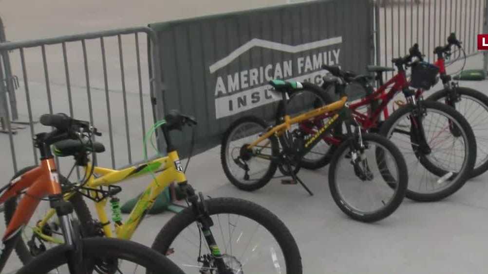 Experience the Green Bay Packers Training Camp Bike Tradition - We Wisconsin