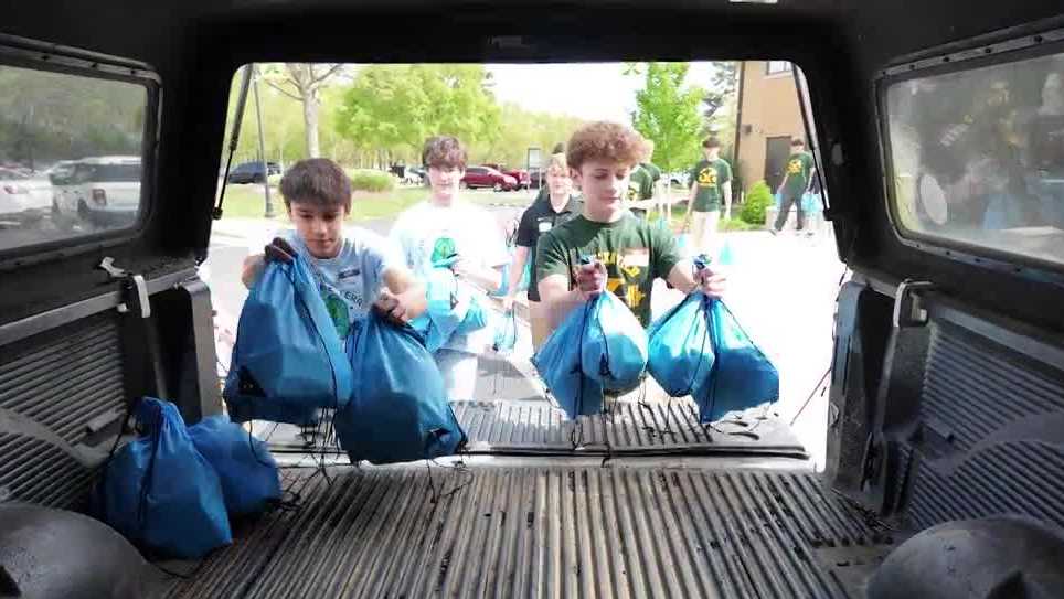 Louisville son honors mother’s legacy by helping houseless community