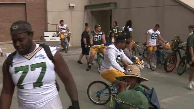 Photos: Packers take one last bike ride to training camp practice