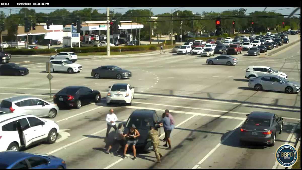 Floridians help stop moving vehicle after woman suffers medical episode
