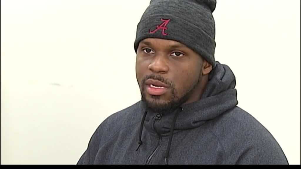 Ragland holds autograph signing in Hoover