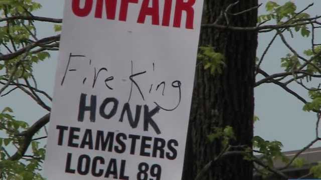 Workers picketing outside New Albany manufacturing plant for better wages, health care - Vimarsana News