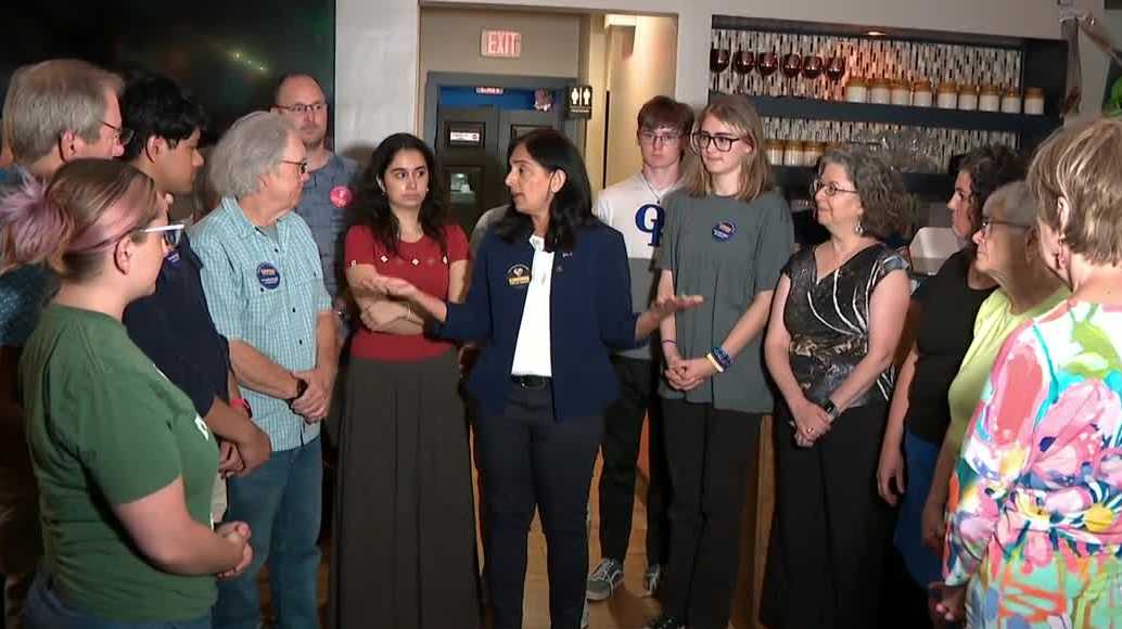 Manzur discusses climate change while meeting with supporters in Manchester