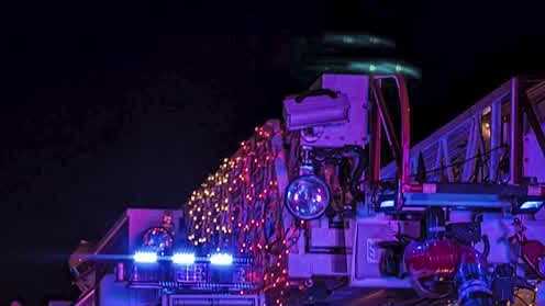 La Grange honors LMPD Officer Nick Wilt at holiday lighting event - Vimarsana News