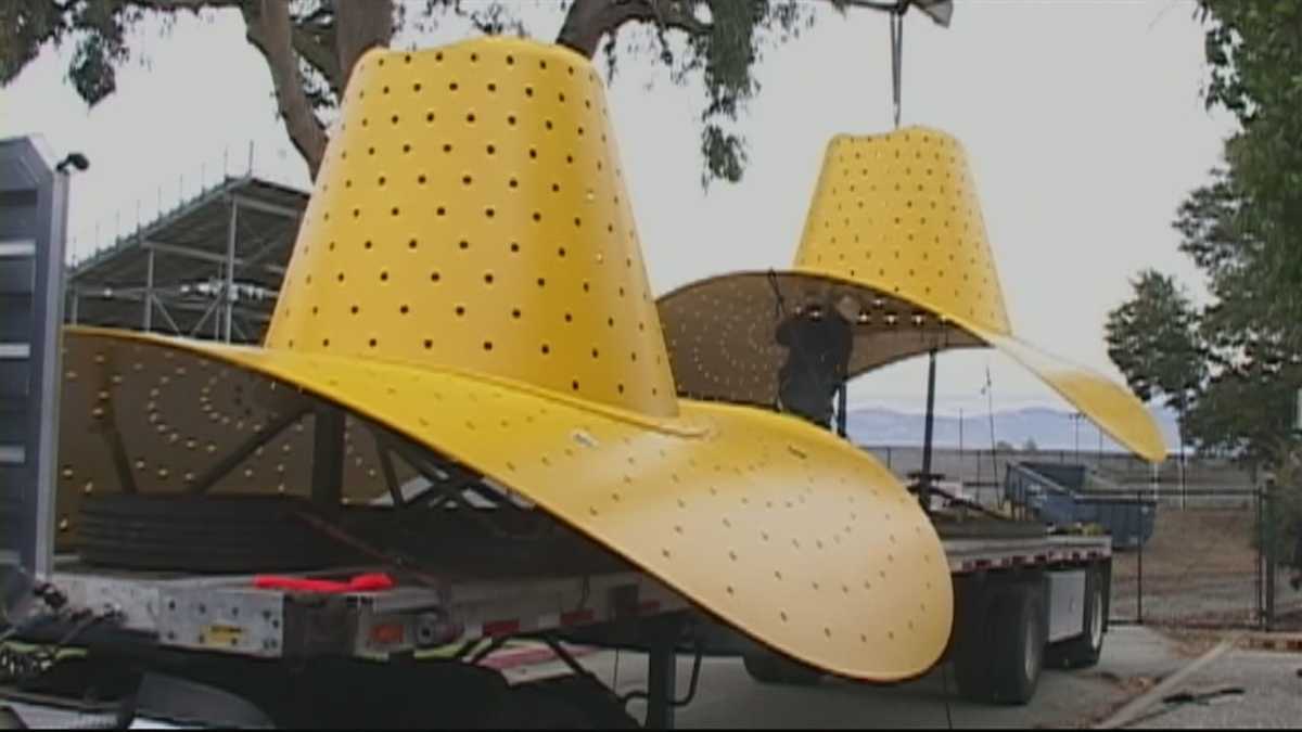 How Salinas installed 'Hats In Three Stages Of Landing'