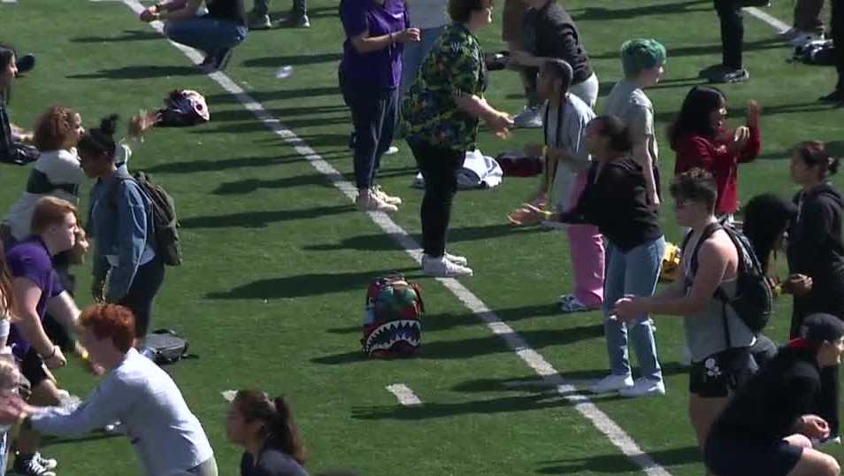 Omaha Central High School students attempt to break world record