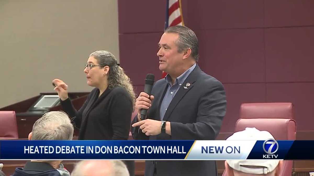 Don Bacon hosts first town hall of 2020