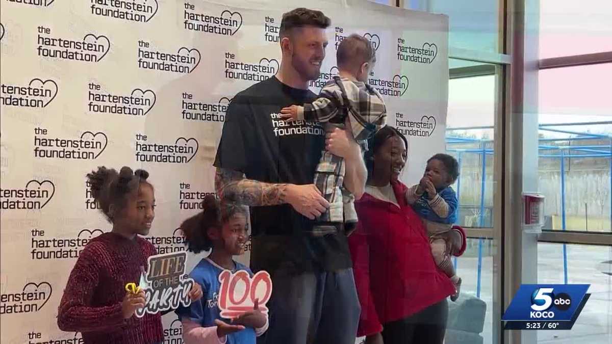 Oklahoma City Thunder's Isaiah Hartenstein serves Thanksgiving lunch to families in need