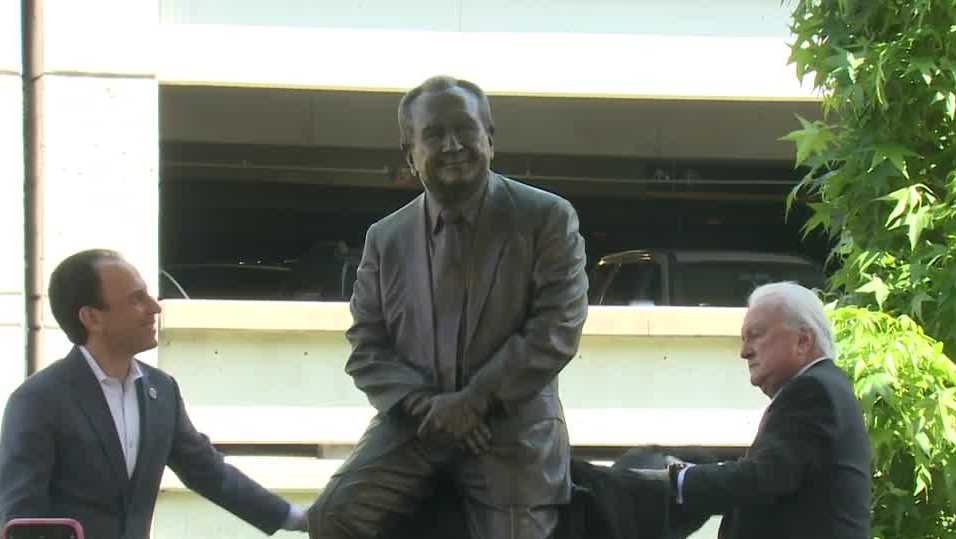 Statue honoring J.D. Nichols unveiled at Louisville airport - Vimarsana News