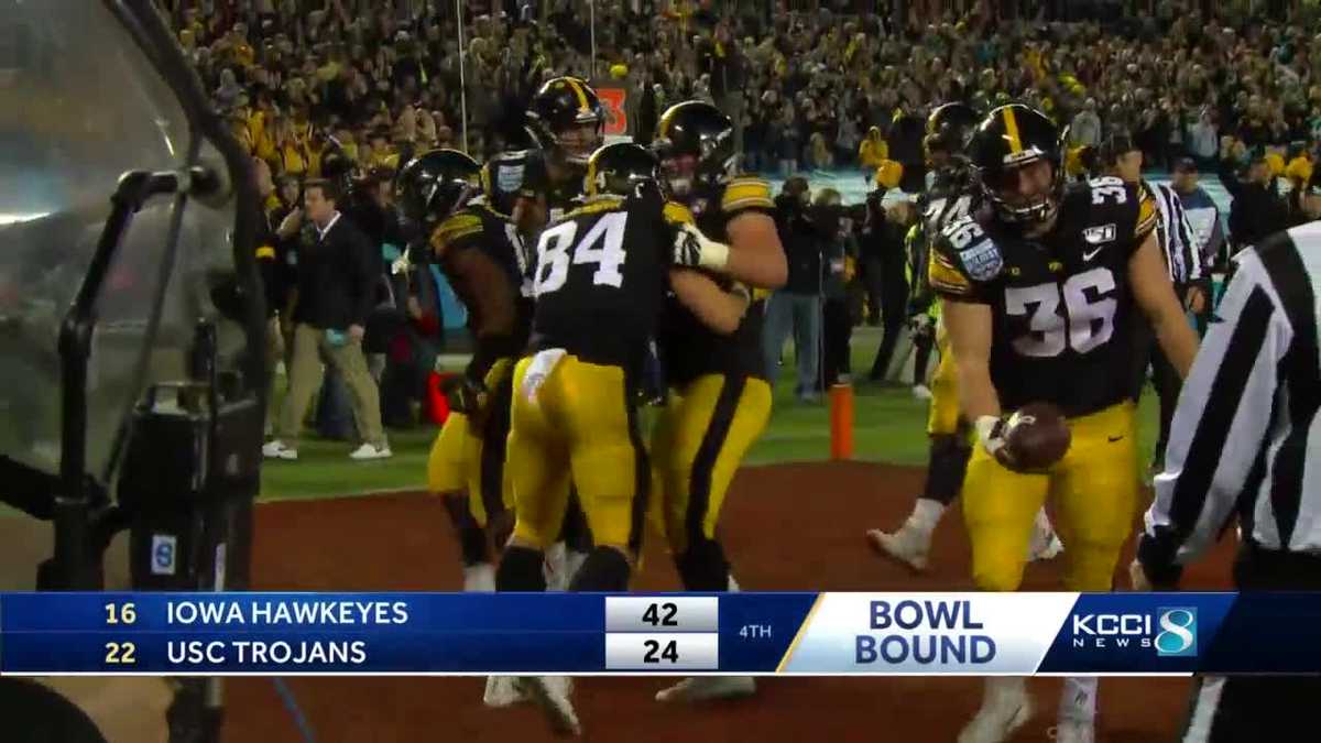 Hawkeyes blow out USC in Holiday Bowl 49-24