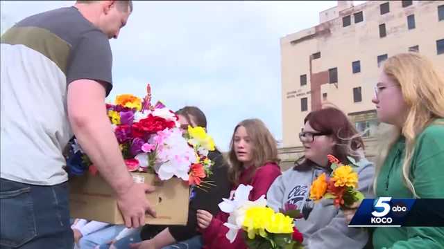 New generations of Oklahomans honor victims of OKC bombing - Vimarsana News