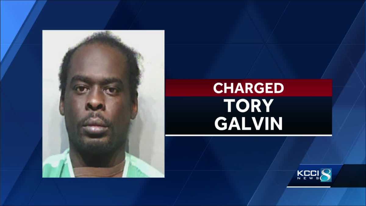 Des Moines man charged with indecent contact with child
