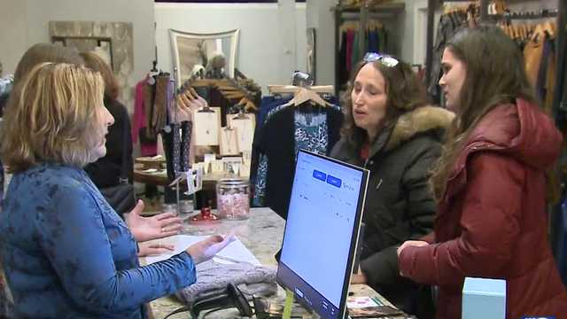 Holiday shoppers come out for Small Business Saturday - Vimarsana News