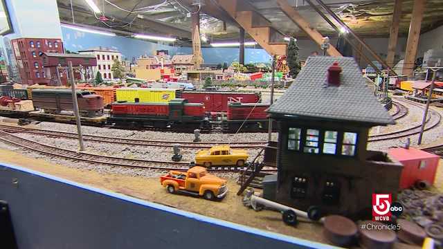 An elaborate scale model railroad layout chugs its engine in a Leominster, Mass. home - Vimarsana News