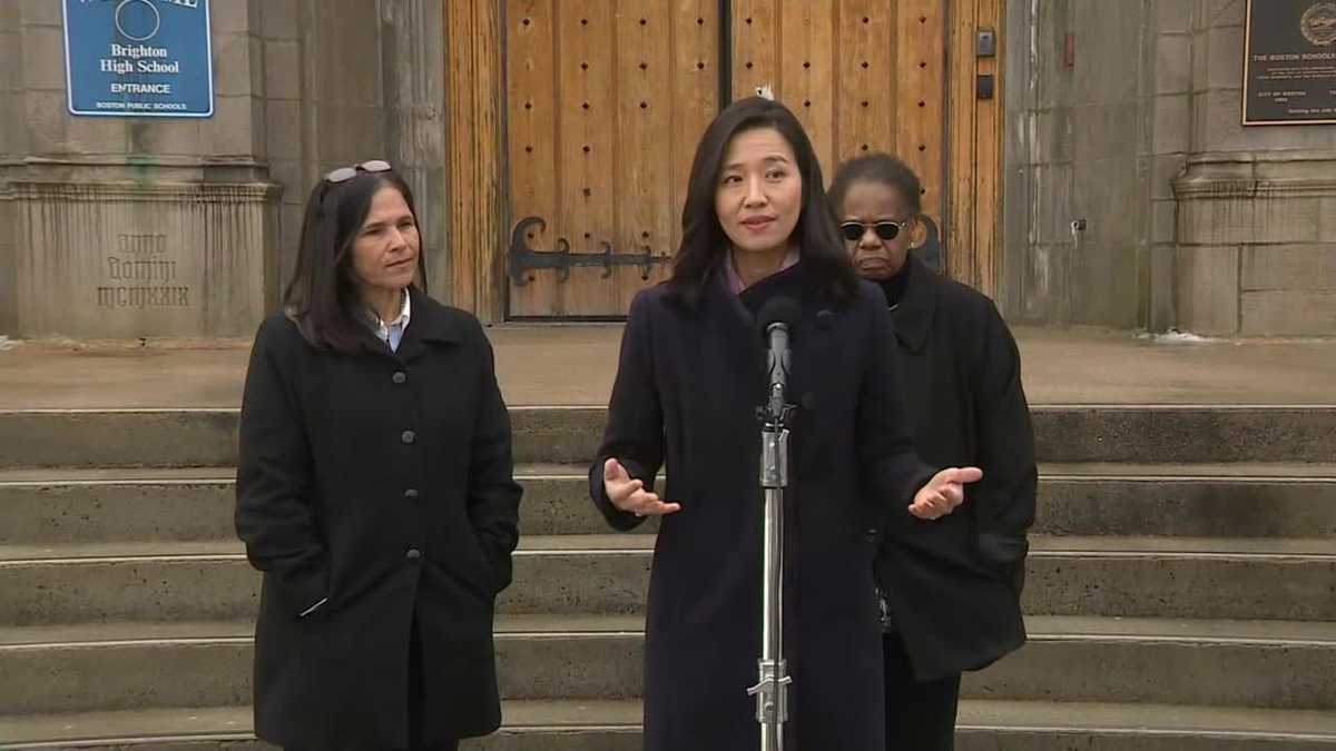 Mask mandate continues in Boston, mayor says