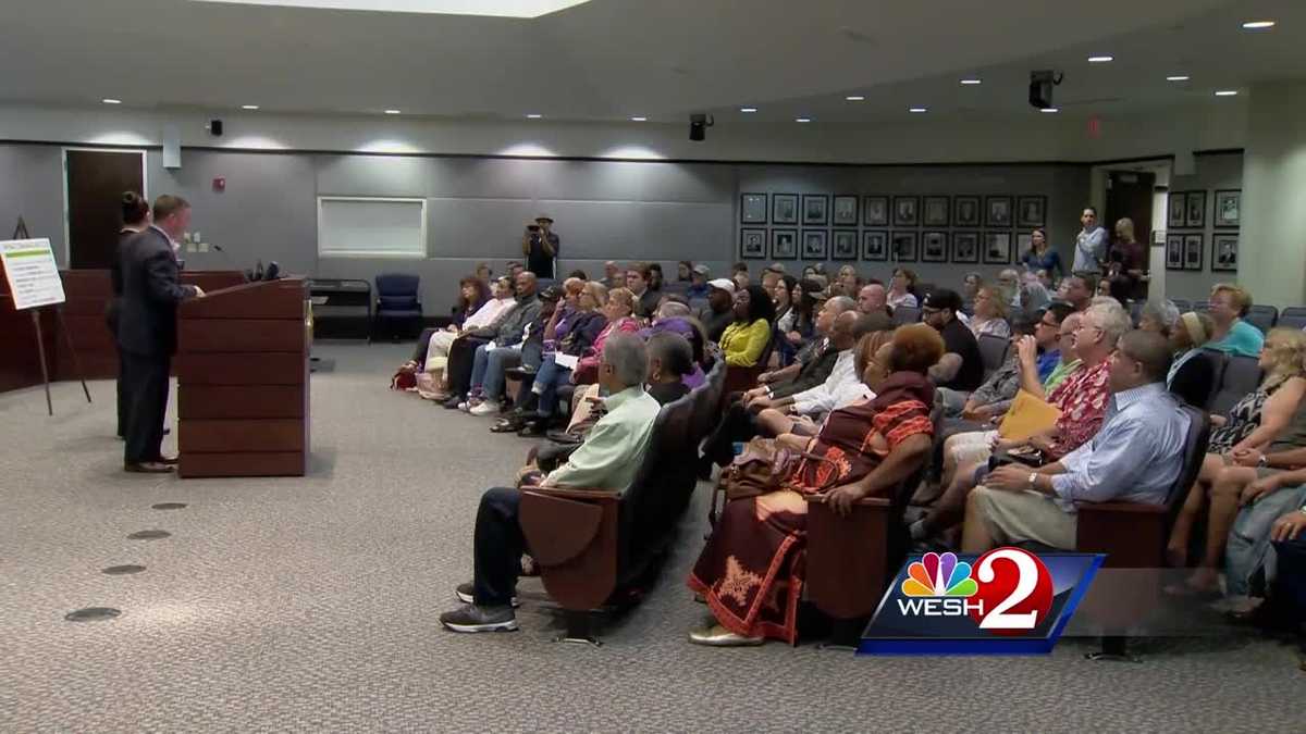 Rep. Soto hosts Obamacare town hall; woman says ACA saved her life