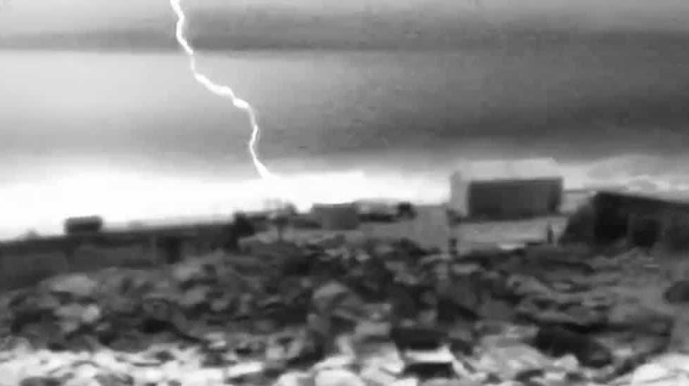 Lightning seen on summit of Mt. Washington amid high heat