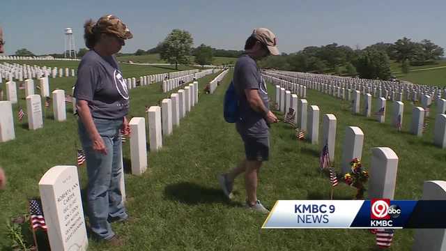 Group visits graves at Leavenworth National Cemetery for families who can't be there - Vimarsana News