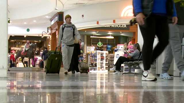 Louisville airport officials give tips for holiday travel - Vimarsana News