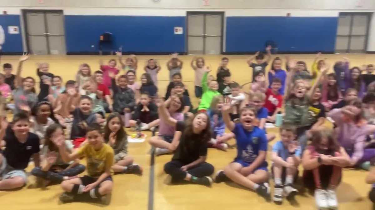 WMUR's Kevin Skarupa visits Hooksett Memorial School