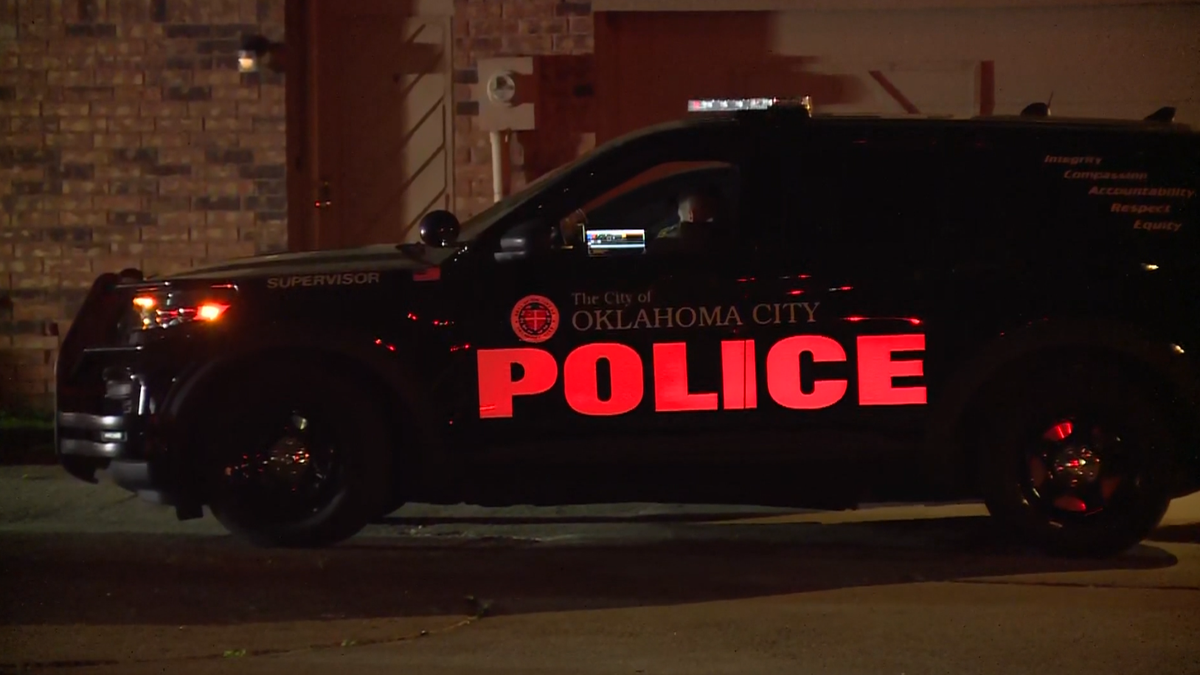 OKC police search for suspect after apartment complex shooting - KOCO