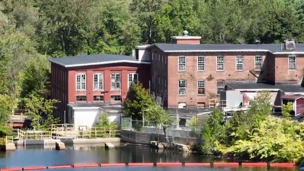 Former workers and history buffs say goodbye to Robinson Mill