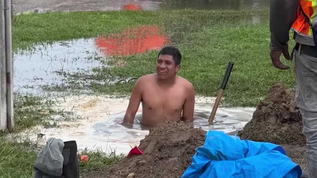 Water line breaks in Lehigh Acres during T-Mobile fiber installation