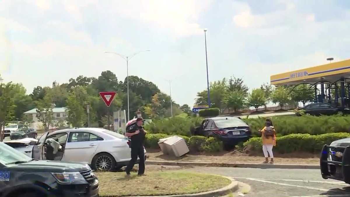 1 in custody after chase in Tarrant ends with crash in Birmingham