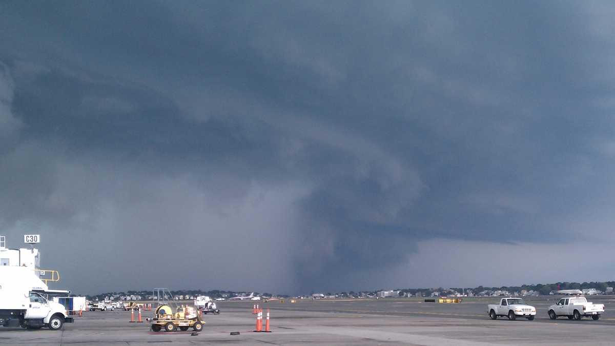 Video Funnel cloud passes over North Shore