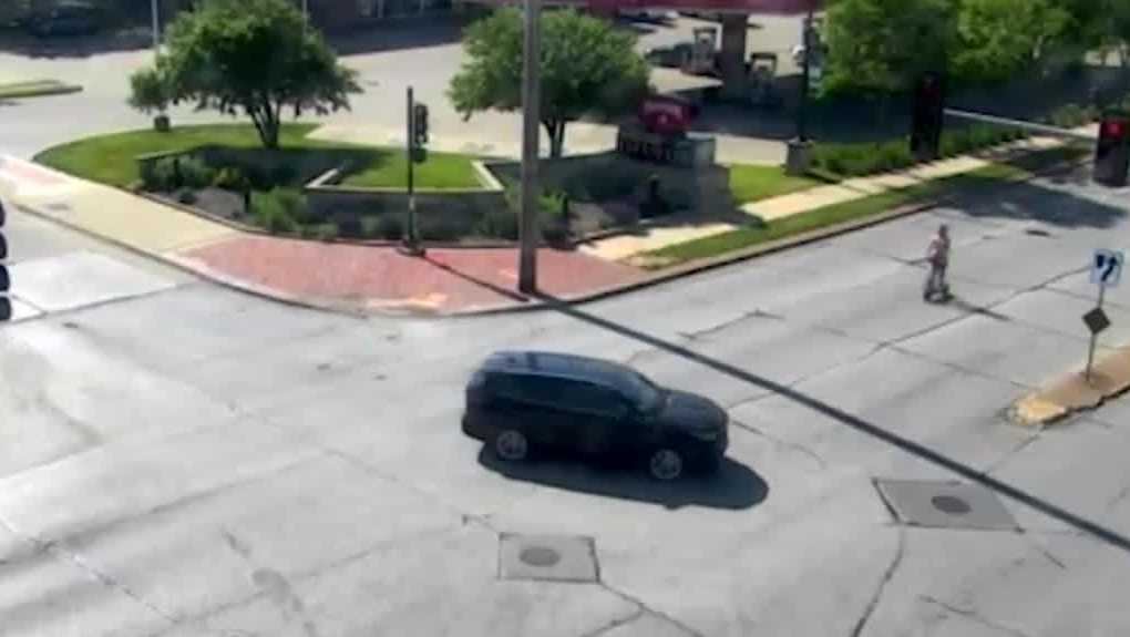 WATCH: Iowa e-scooter rider runs red lights leading to crash - KCCI