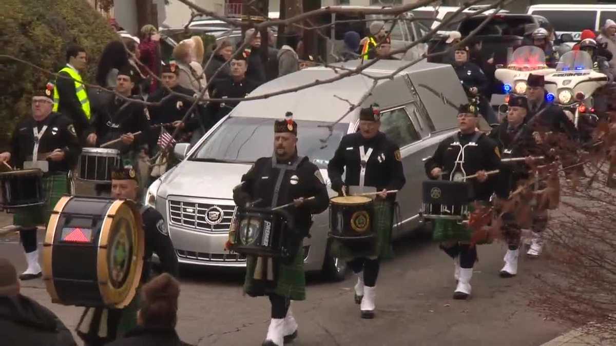 Video Bagpipes and drums played at New Kensington Police Officer Brian